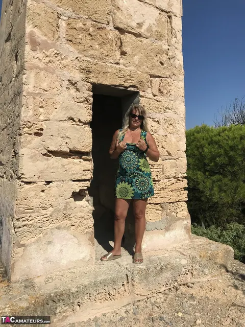 Sweet Susi: Mature Blonde MILF Shows Her Big Tits and Fat Ass Outdoors – photo 3 of 20