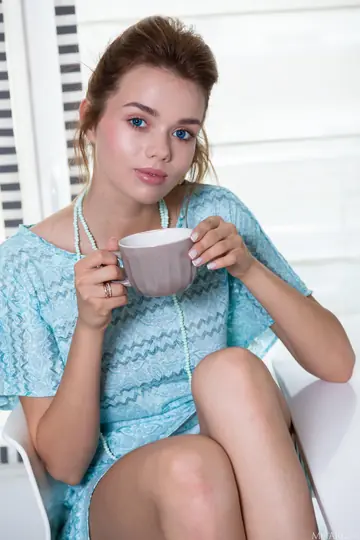 Keira Blue – European Brunette Shows Her Hairy Pussy in the Kitchen