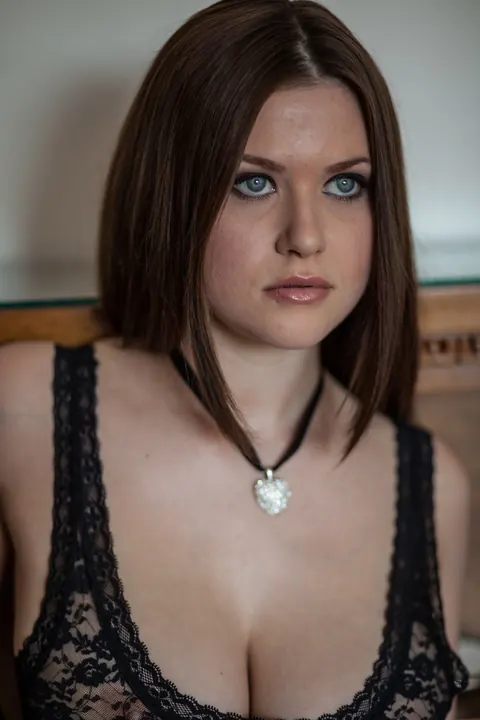 Marjana Horstmann: Thick Brunette Lesbians Kiss and Spread Their Legs – photo 1 of 21