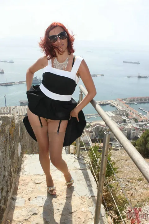 Vixen Nylons: Thick MILF in Stockings and Heels Spreads Her Legs Wide – photo 9 of 14