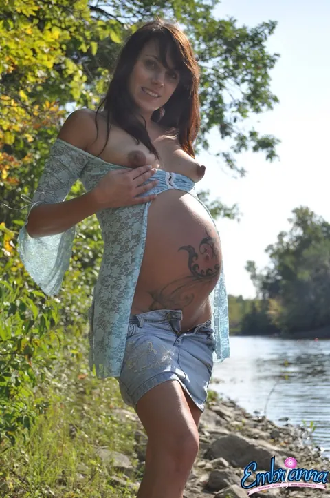 Pregnant PAWG Strips in Her High Heels Outdoors – photo 4 of 15