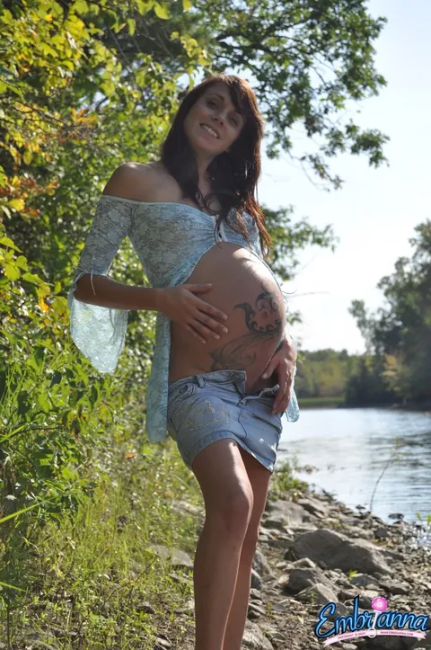 Pregnant PAWG Strips in Her High Heels Outdoors – photo 3 of 15
