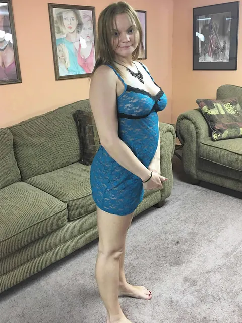 Tonya Sinn: Brunette BBW in Lingerie Delivers a POV Blowjob – photo 2 of 21
