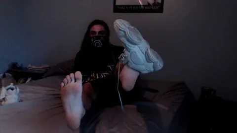 Brunette Guy Sits Nude and Shows Off His Feet – photo 16 of 16