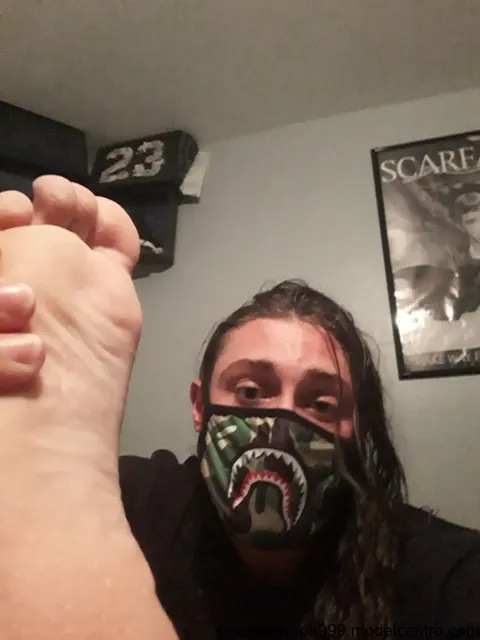 Brunette Guy Sits Nude and Shows Off His Feet – photo 5 of 16