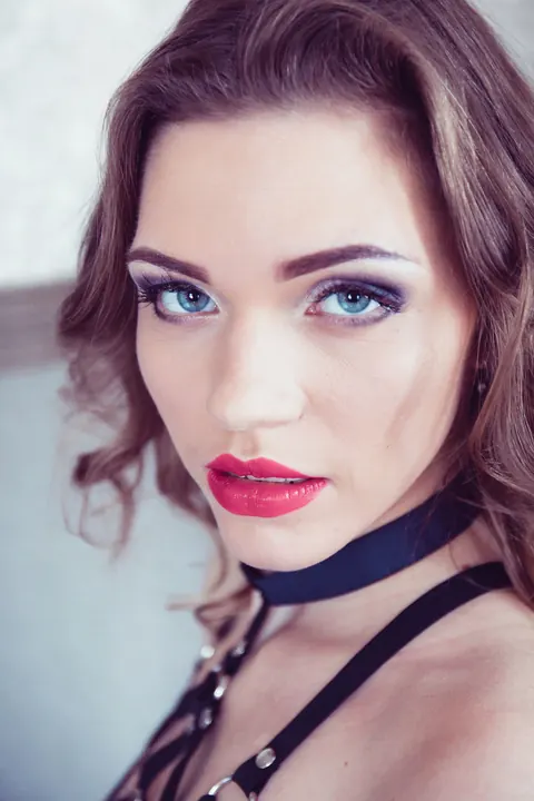 Mia Luna: Curly Brunette Poses and Strips in High Heels – photo 17 of 21