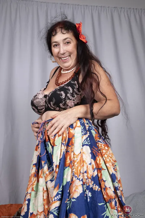 Hairy Mature Brunette Fucks Herself with a Dildo – photo 2 of 20