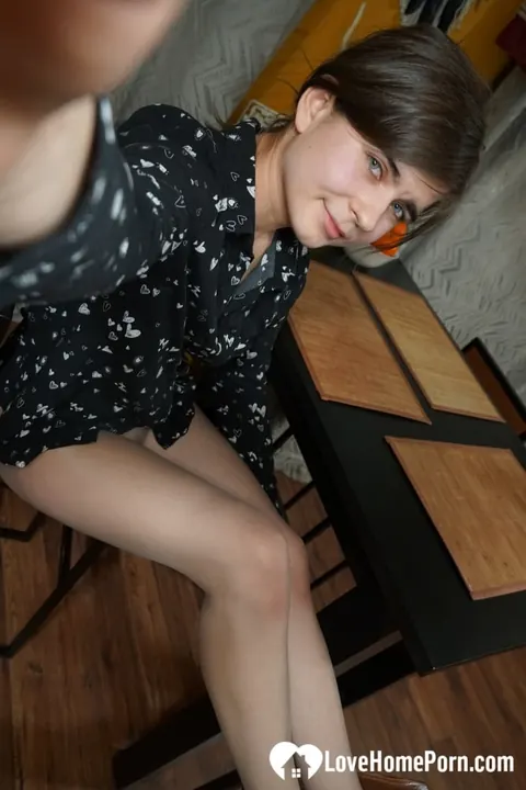 Curvy Woman Pulls Pantyhose Aside and Spreads Her Pussy for a Selfie – photo 9 of 20