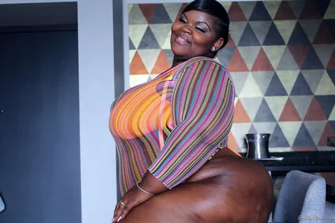 Thick Ebony Brunette Flaunts Her Ass in the Kitchen – photo 11 of 12