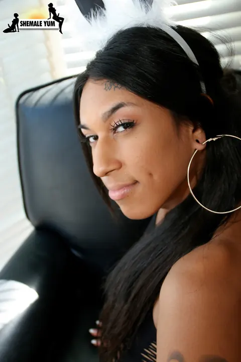 Latina Trans Woman Undresses and Spreads for the Camera – photo 4 of 16