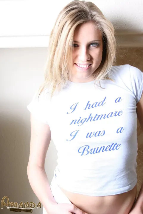Amanda Amore: Blonde PAWG Peels Off Her Shorts and Flaunts Her Big Ass – photo 3 of 15