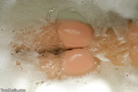 Petite Blonde Poses Naked in a Bubble Bath – photo 2 of 12