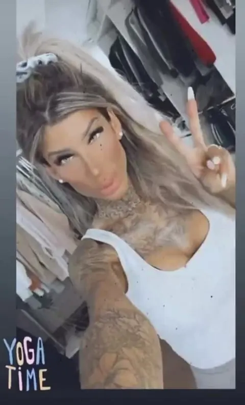 Blonde with Big Tits and Tattoos Takes Selfies While Teasing – photo 8 of 12