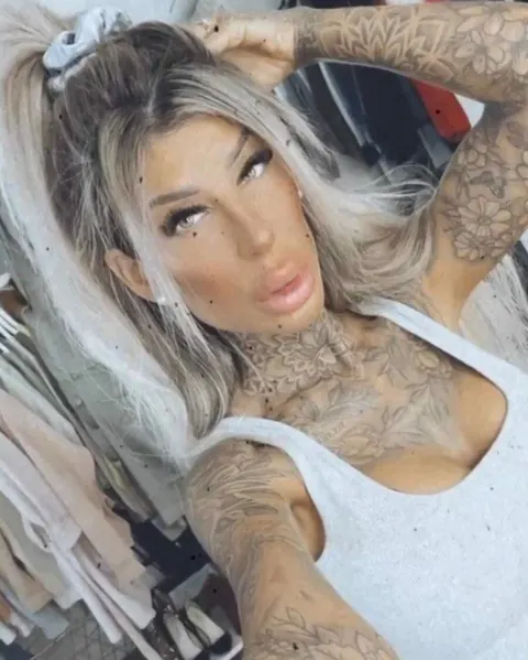 Blonde with Big Tits and Tattoos Takes Selfies While Teasing – photo 10 of 12
