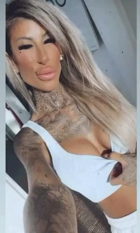 Blonde with Big Tits and Tattoos Takes Selfies While Teasing – photo 7 of 12