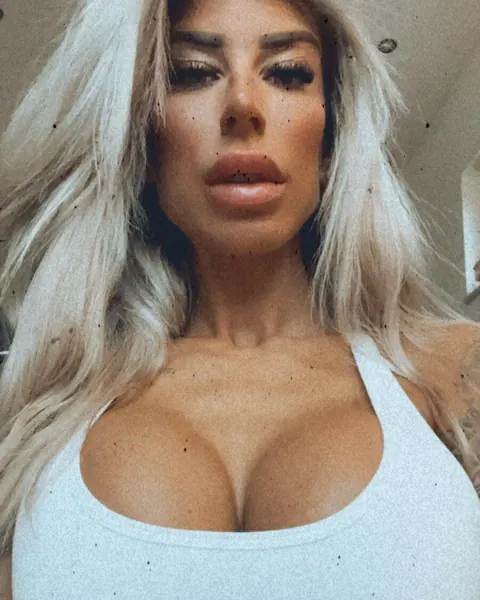 Blonde with Big Tits and Tattoos Takes Selfies While Teasing – photo 3 of 12