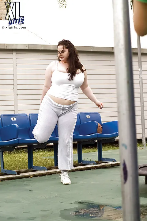 Monique LAmour: BBW Exercises Outdoors Before Getting Fucked – photo 2 of 15