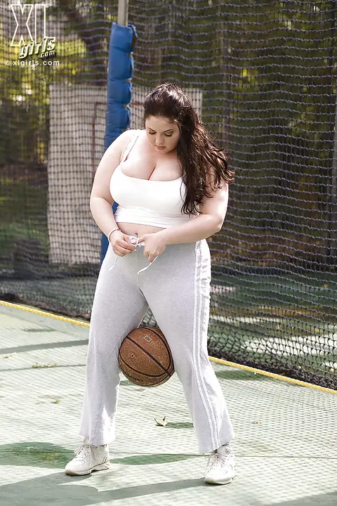 Monique LAmour: BBW Exercises Outdoors Before Getting Fucked – photo 10 of 15