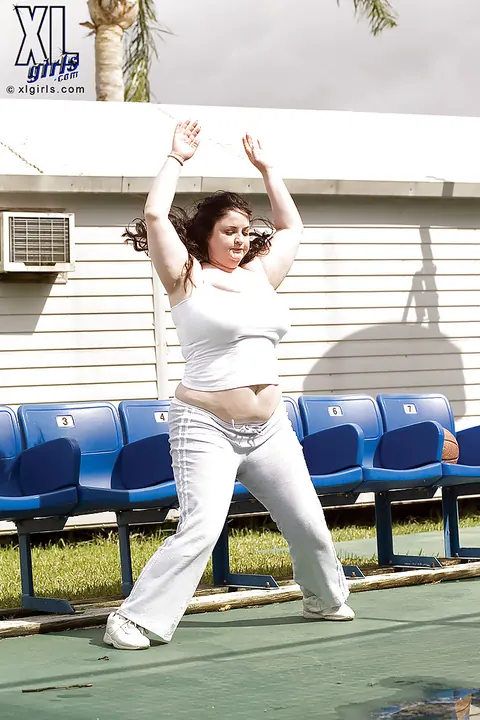 Monique LAmour: BBW Exercises Outdoors Before Getting Fucked – photo 7 of 15