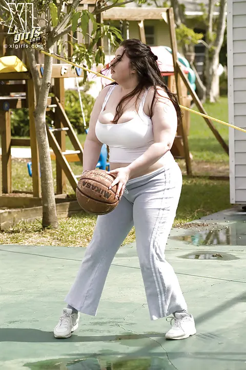 Monique LAmour: BBW Exercises Outdoors Before Getting Fucked – photo 9 of 15