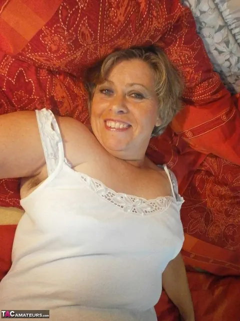 BBW in Heels Spreads Her Pussy on the Bed – photo 6 of 20