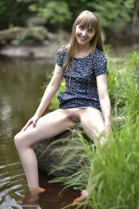 Woman Strips Out of Her Skirt and Poses Nude Outdoors – photo 4 of 16