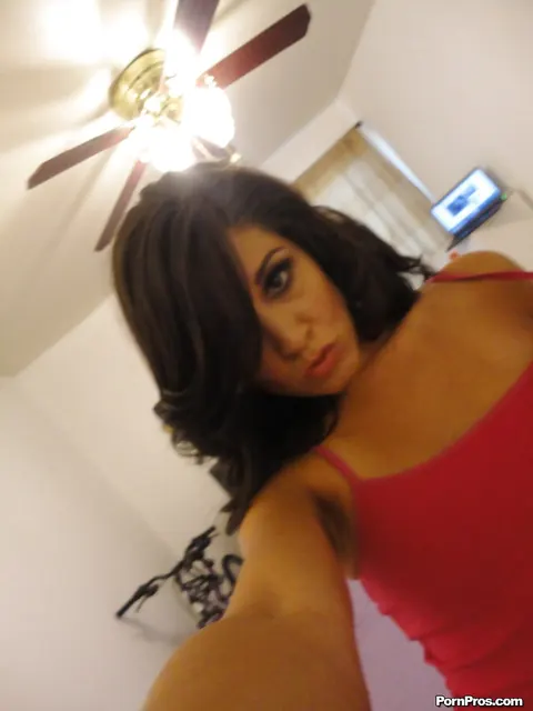 Missy Maze: Busty Brunette Finger Fucks Herself in a Selfie – photo 7 of 16