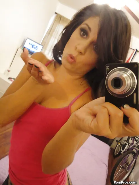 Missy Maze: Busty Brunette Finger Fucks Herself in a Selfie – photo 5 of 16