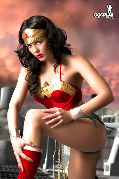 Brunette in Wonder Woman Cosplay Strips and Spreads – photo 9 of 12