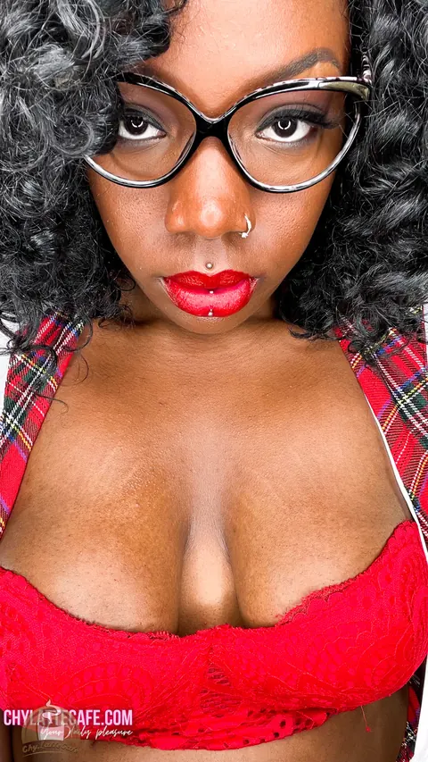 Chy Latte: Curvy Ebony Brunette Lifts Her Miniskirt and Spreads Her Legs – photo 3 of 15