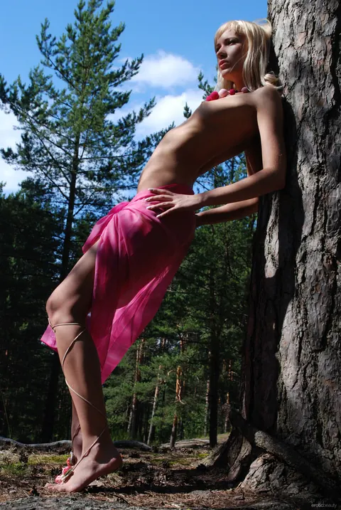 Kathy Seeger: British Brunette Poses Nude for Glamour Gallery – photo 6 of 21