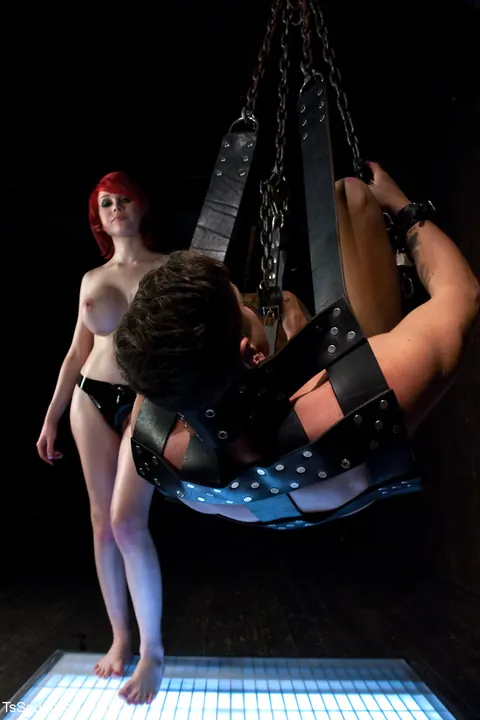 Trans Woman Undresses Fully and Poses Nude Over Her Shoulder – photo 16 of 21