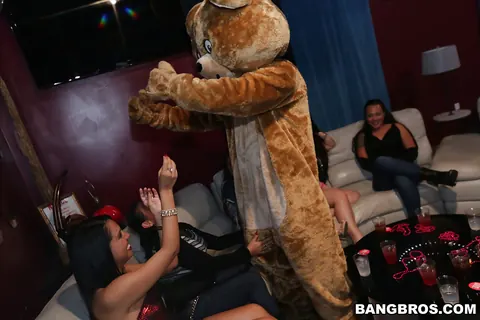 Party Girls in Costumes Suck Off Naked Strippers – photo 6 of 16