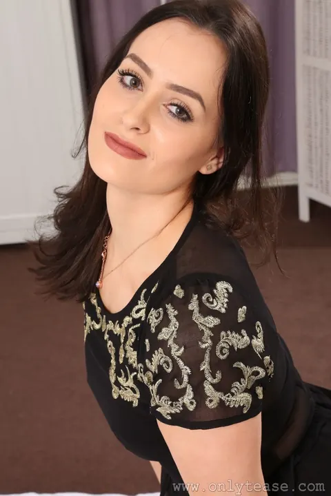 Brooke Ashleigh: Brunette Pulls Down Her Jeans to Show Lingerie and Stockings – photo 6 of 21
