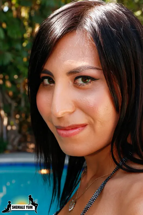 Trans Woman Strips Out of Her Bikini and Poses Nude on Grass – photo 4 of 16