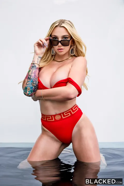 Kendra Sunderland: Tall Blonde in a Bikini and Stockings Takes BBC Doggy Style – photo 9 of 20