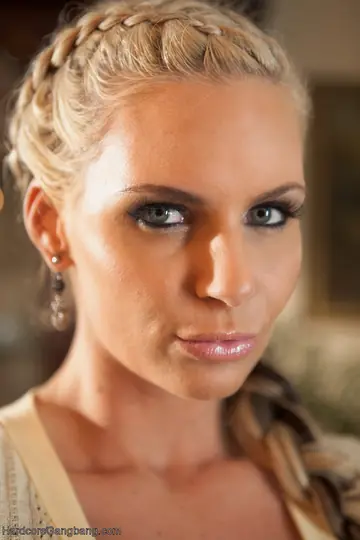 Phoenix Marie – Tall Blonde MILF Takes Interracial Double Penetration in Group Sex