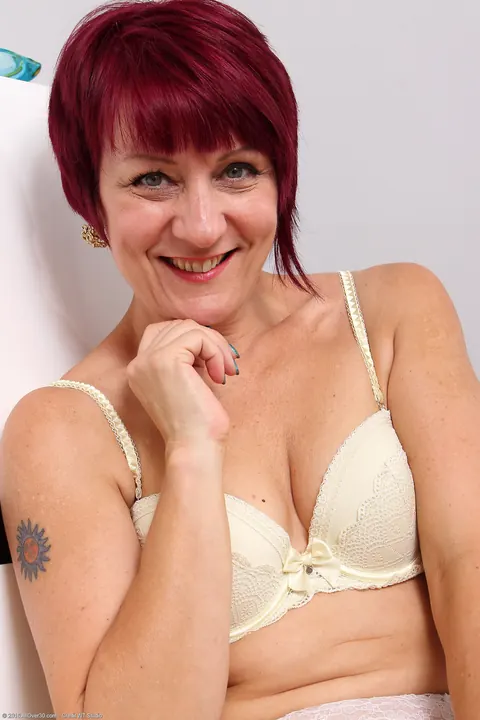 Penny Brooks: Tall Redhead MILF in Stockings and Panties Strips Down – photo 7 of 21