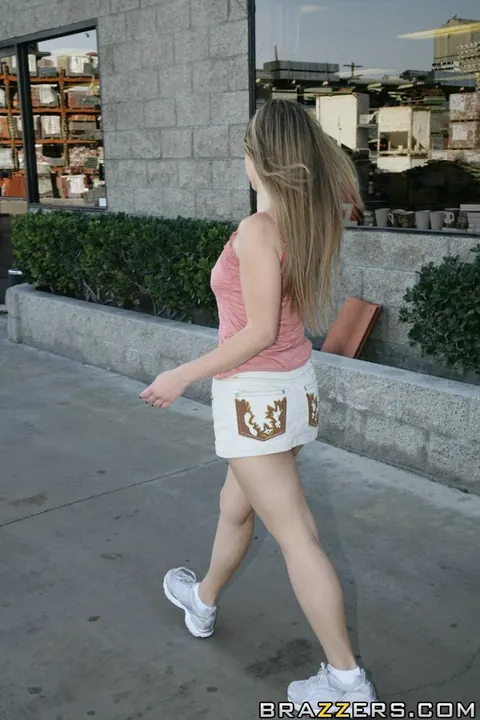 Marina Maywood: Tattooed Russian MILF Flashes Her Ass in Public – photo 1 of 21