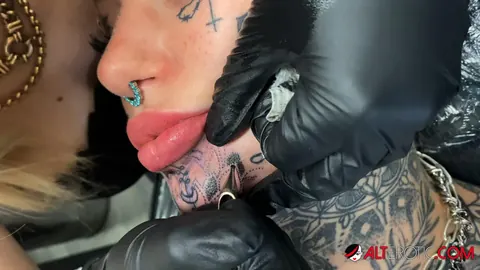 Amber Luke: Blonde with Natural Tits and Tattoos Spreads and Shows Face Tattoo – photo 10 of 16