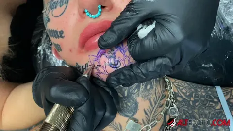 Amber Luke: Blonde with Natural Tits and Tattoos Spreads and Shows Face Tattoo – photo 5 of 16