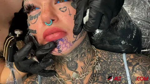 Amber Luke: Blonde with Natural Tits and Tattoos Spreads and Shows Face Tattoo – photo 4 of 16