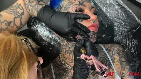Amber Luke: Blonde with Natural Tits and Tattoos Spreads and Shows Face Tattoo – photo 15 of 16