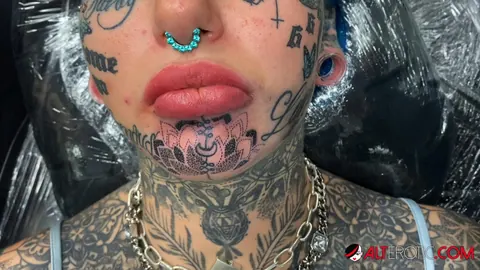 Amber Luke: Blonde with Natural Tits and Tattoos Spreads and Shows Face Tattoo – photo 11 of 16
