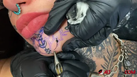 Amber Luke: Blonde with Natural Tits and Tattoos Spreads and Shows Face Tattoo – photo 6 of 16