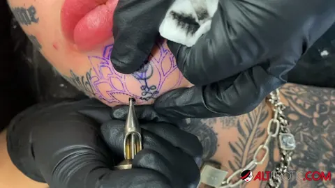 Amber Luke: Blonde with Natural Tits and Tattoos Spreads and Shows Face Tattoo – photo 3 of 16