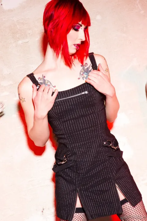 Redhead in High Boots Poses Nude Among Mannequins – photo 4 of 17