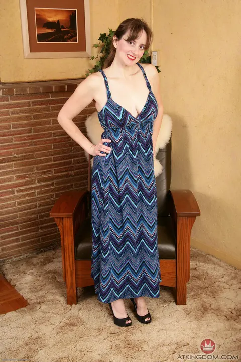 Redhead Sheds Her Dress and Heels to Spread Her Trimmed Pussy – photo 5 of 21