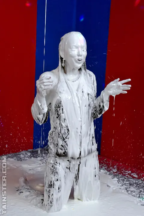 Woman Strips Nude Outdoors for Wet and Messy Fetish – photo 16 of 16