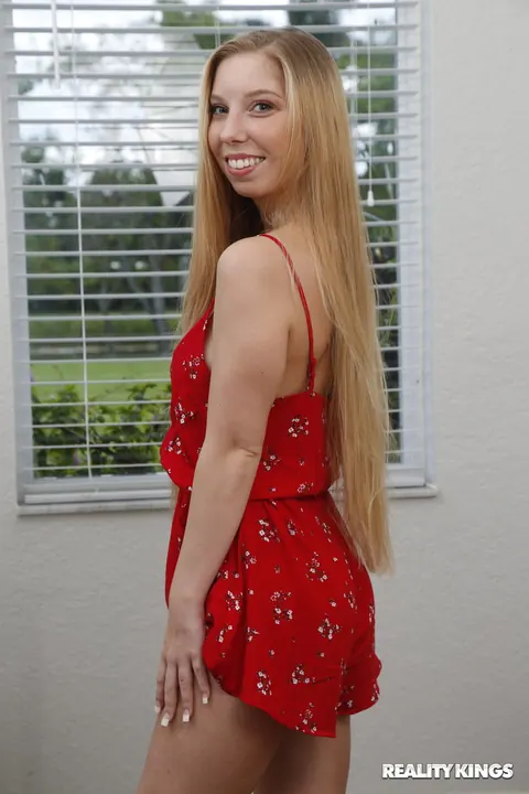 Macy Marx: Blonde Gives a Blowjob and Gets Nailed – photo 2 of 21